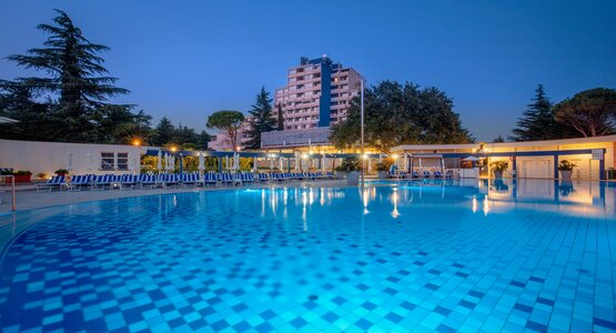 Pool ,Hotel,Himmel | ©  Valamar Diamant (5)