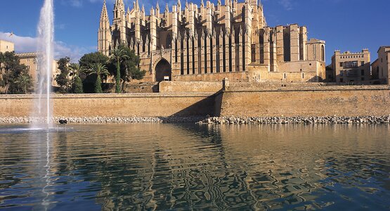 Kirche,Palmen,Brunnen | © Palma-Mallorca-(c) Turespana