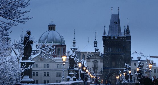 Karlsbrücke, Schnee, Menschen | © (c) Czech Tourism